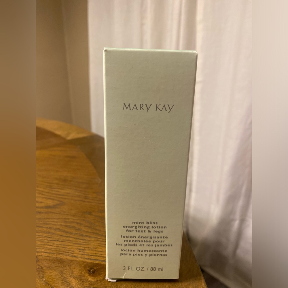 NIB MARY KAY Mint Bliss Energizing Lotion For Legs and Feet 3 Fl. OZ